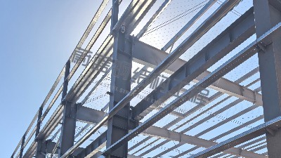 蔚藍(lán)鋼構(gòu)百科：一篇講透鋼結(jié)構(gòu)廠房：從主鋼架到維護(hù)系統(tǒng)